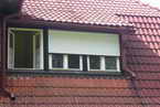 venkovní rolety s kastlíkem ukrytým nad oknem